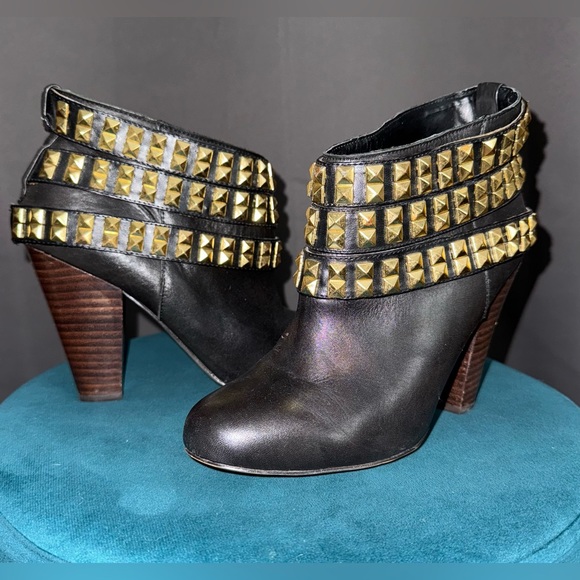 Betsy Johnson Black Leather Gold Stud Pull on Boots - Picture 5 of 7